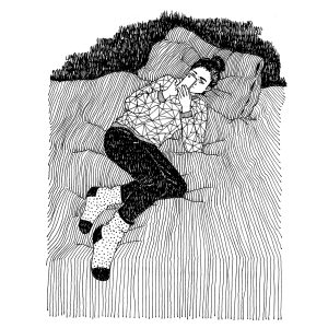 Junger weiße Frau mit dunklem Dutt, in Pullover, Leggings, und Socken, liegend in einem Bett mit Smartphone